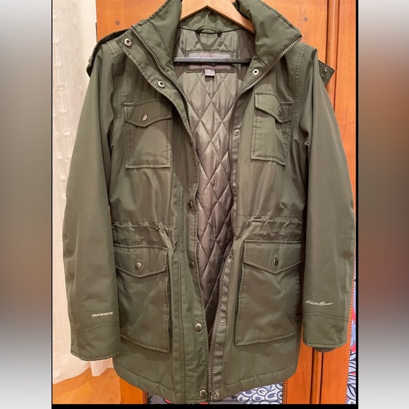 Women's Eddie Bauer Weatheredge Insulated
Jacket. Size Medium. Color: Army Green - Picture 3 of 4